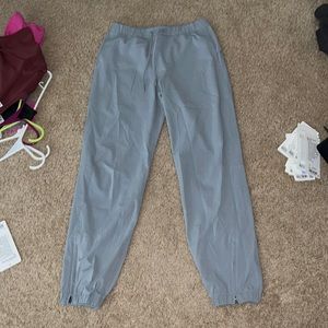 lulu lemon essential affinity jogger, never worn before perfect condition size 4